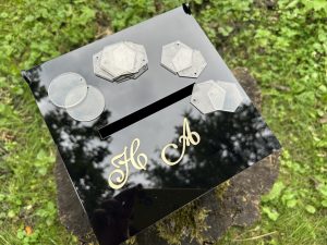 Изделия из оргстекла. Свадебная казна