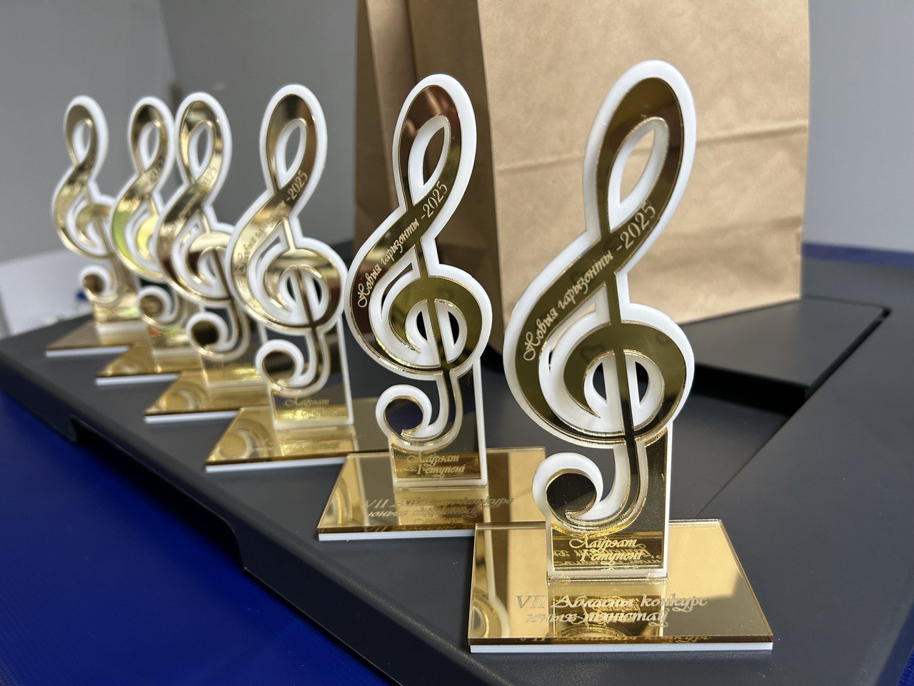 Наградная статуэтка для конкурса юных музыкантов