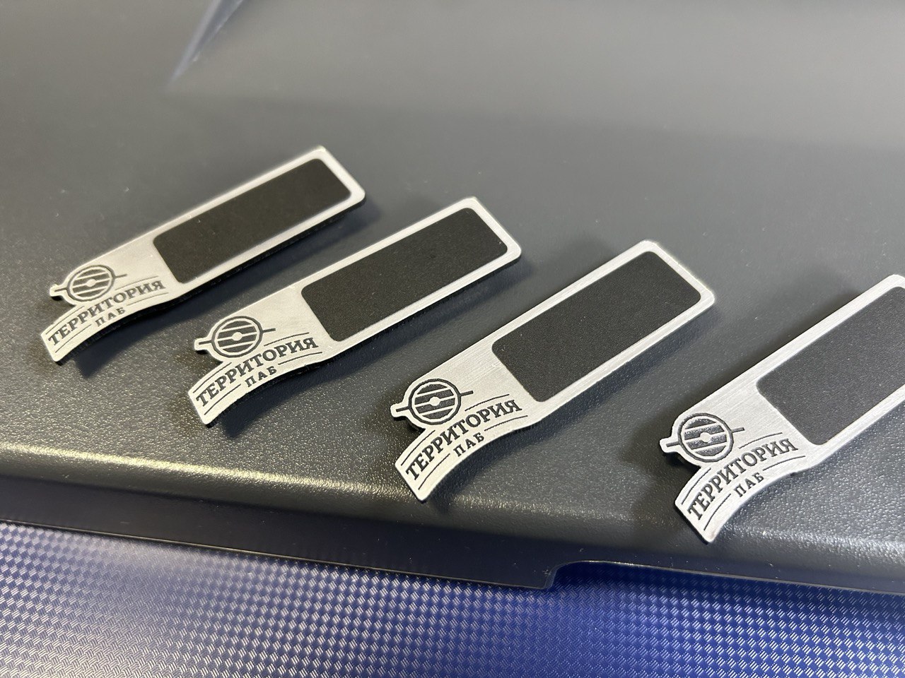 Бейдж из ABS-пластика с полем для письма мелом