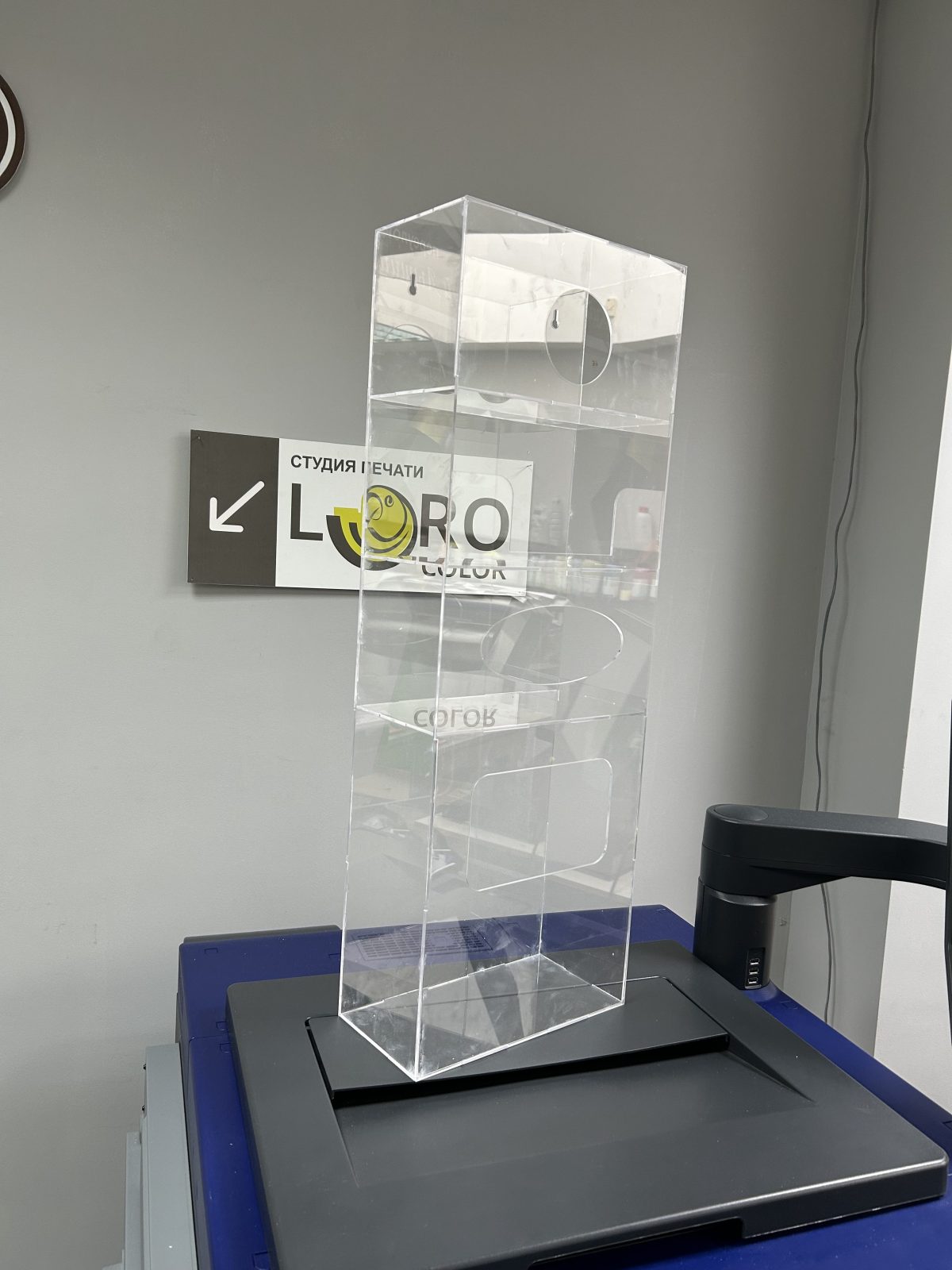 Органайзер для средств индивидуальной защиты из оргстекла