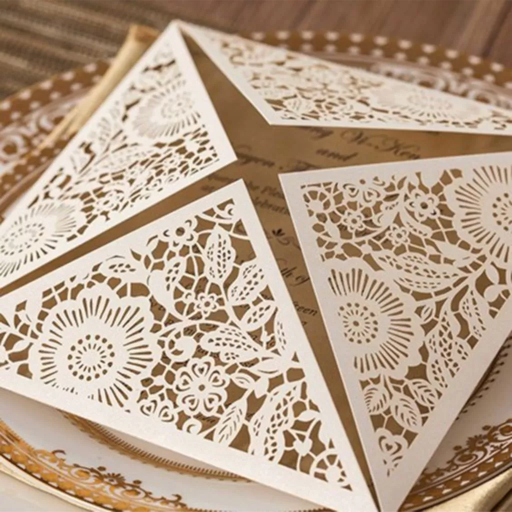 Резные конверты из дизайнерской бумаги на заказ в Беларуси