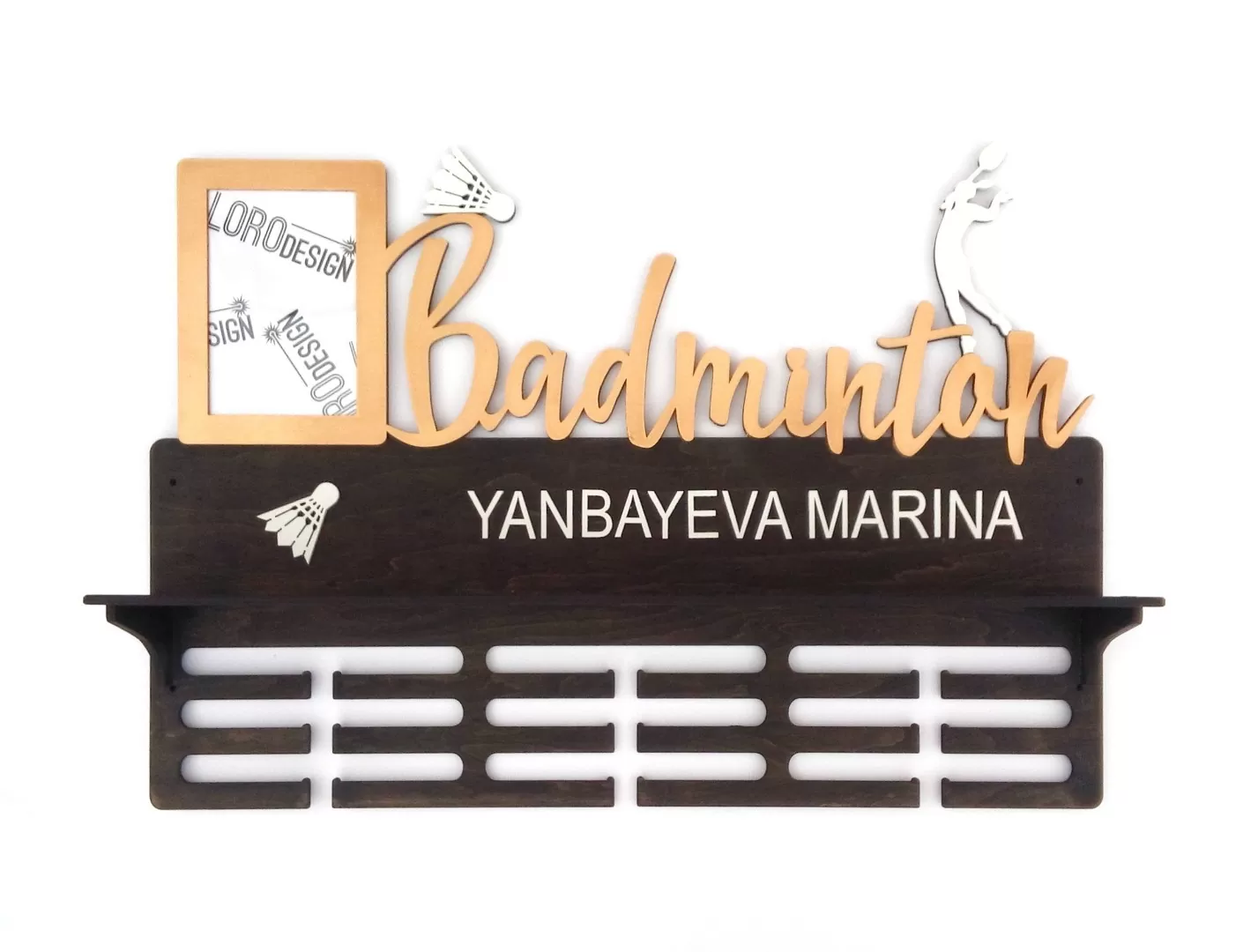 Именная медальница с полкой “Badminton”