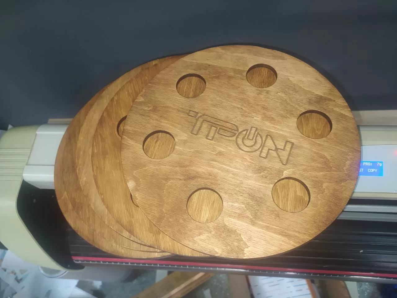 Шотница круглая на 6 рюмок с гравировкой