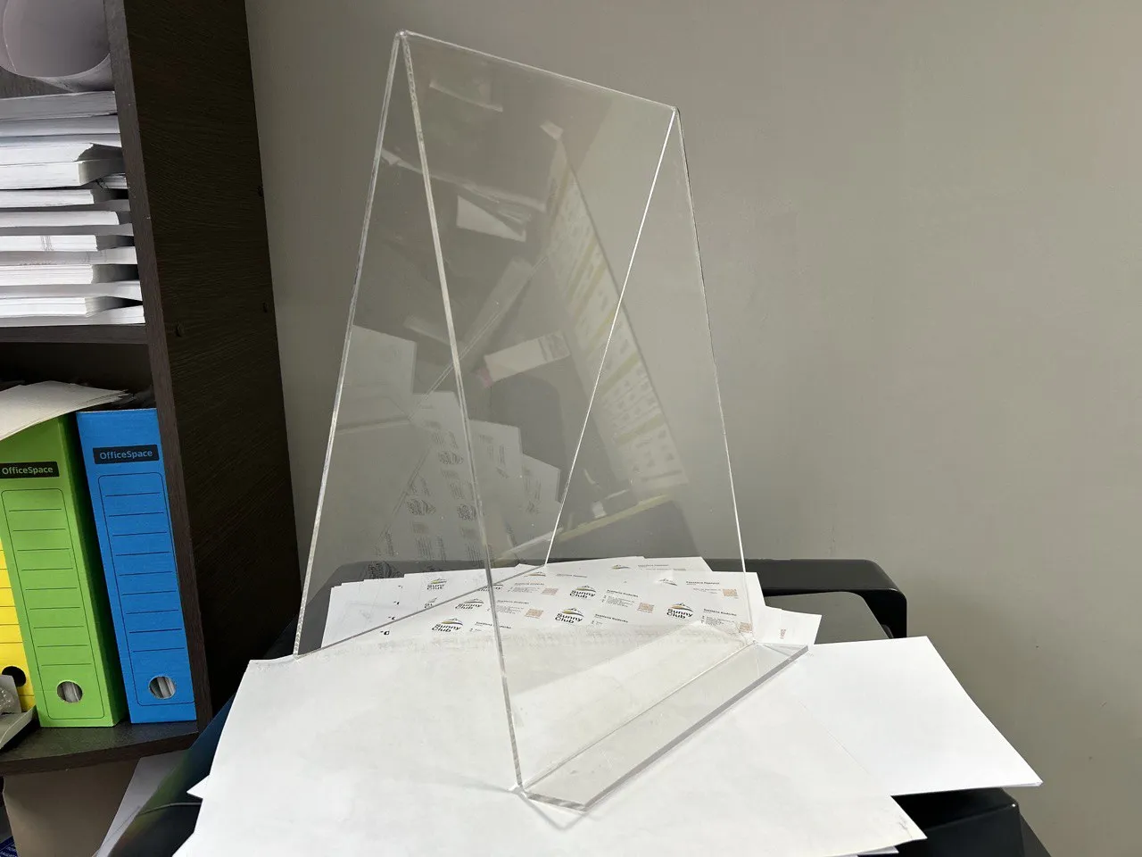 Подставка для календаря из оргстекла